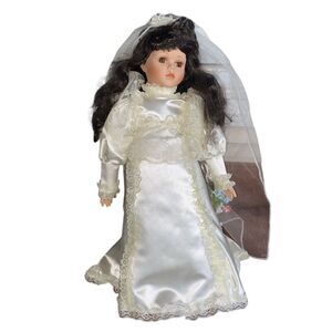 Seymour Mann "Frederika" Doll 16", Connoisseur Collection